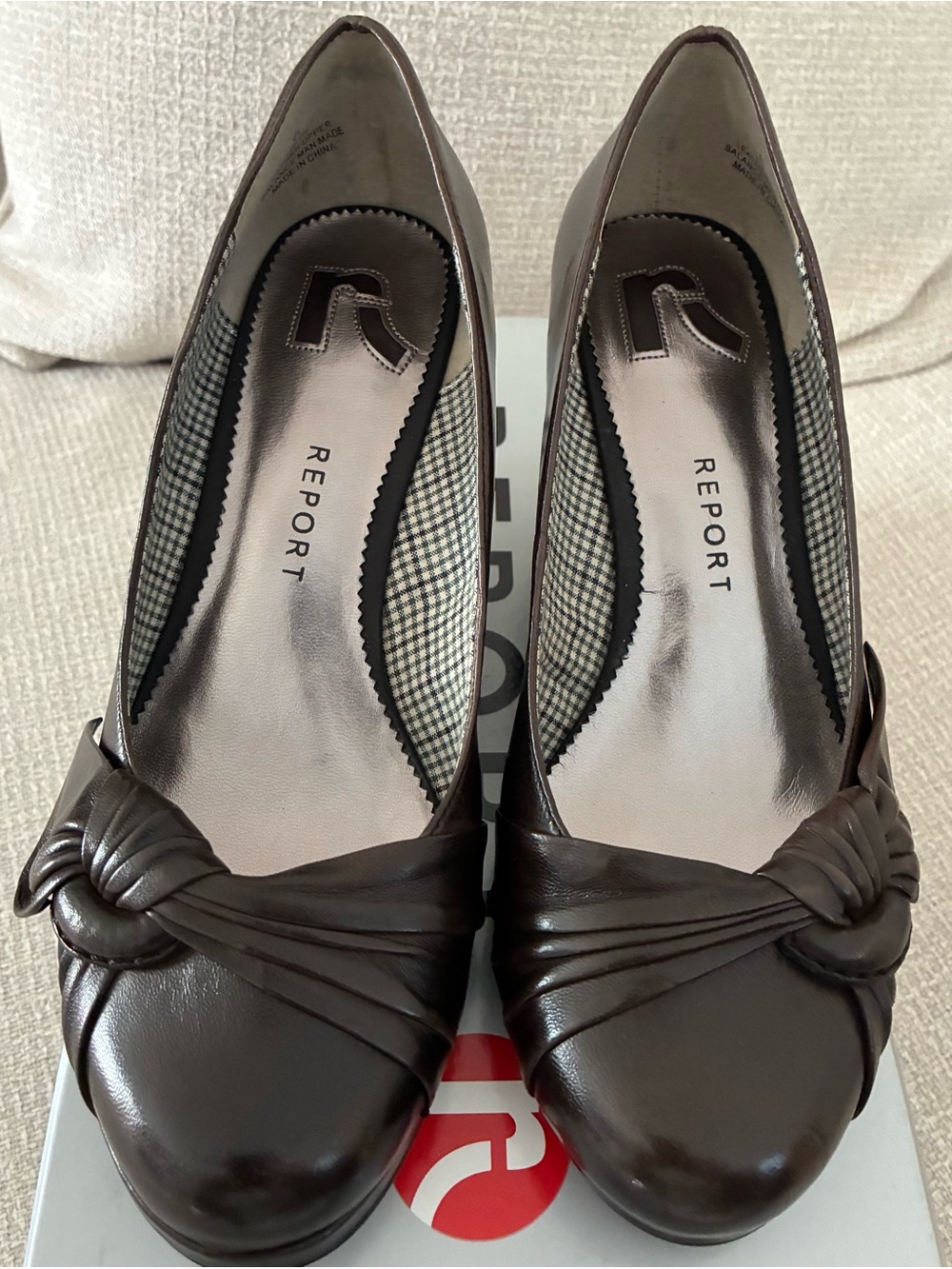 Report Women's Dark Brown Knot-Front Leather Pumps